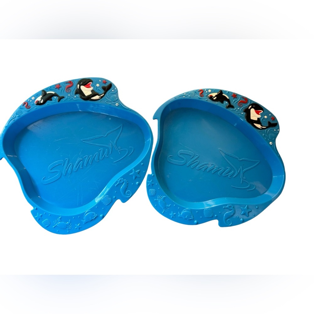Seaworld Shamu collectible plastic plates - set of 2